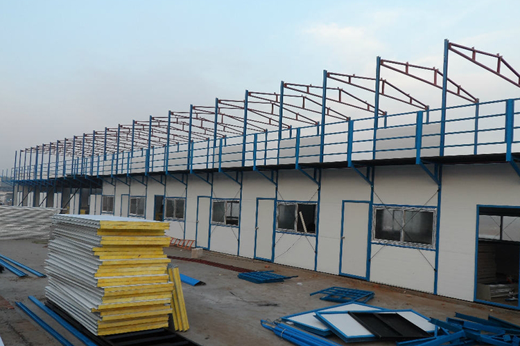 呼和浩特彩板廠嚴密把控夏季安全生產(chǎn) 提升工作環(huán)境保障